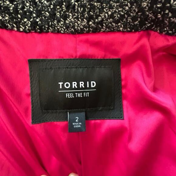 Torrid Women’s Textured Button Front Coat Black White Tweed Size 2 - Picture 7 of 7